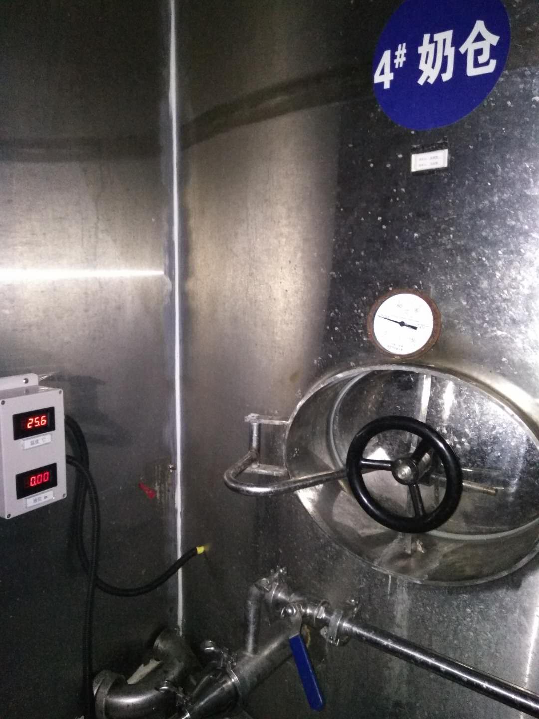 牧场奶仓温度和液位可视化改造